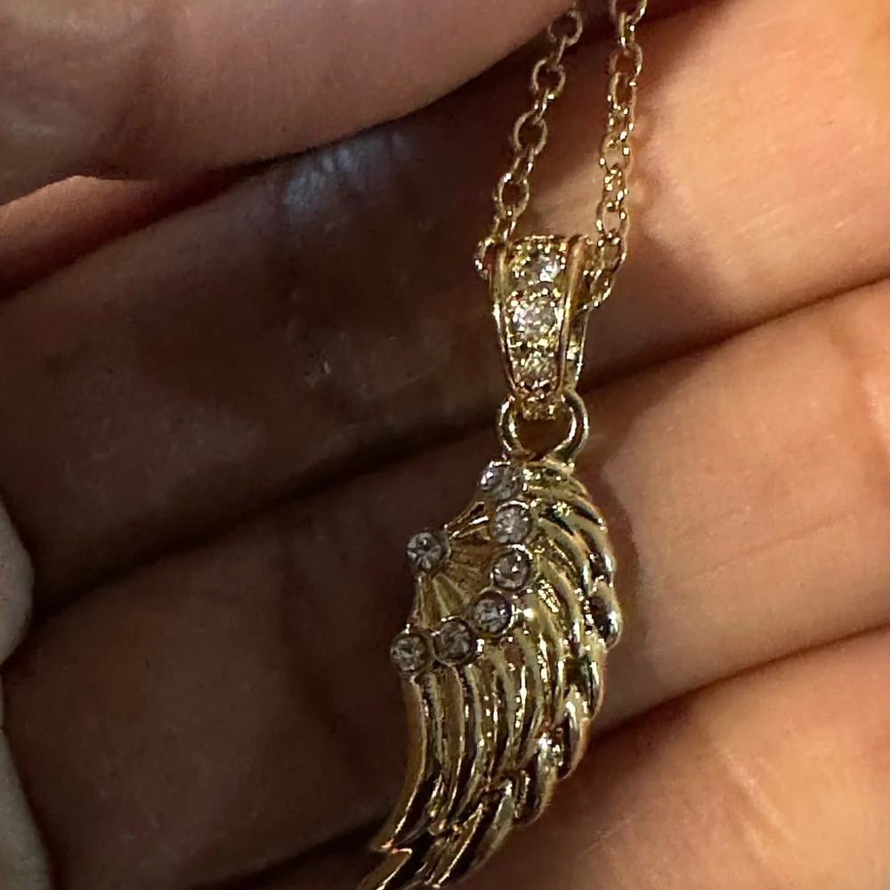 Avon vintage FAVORITE TREASURE PENDANT NECKLACE- LOCK AND KEY - Picture 1 of 15